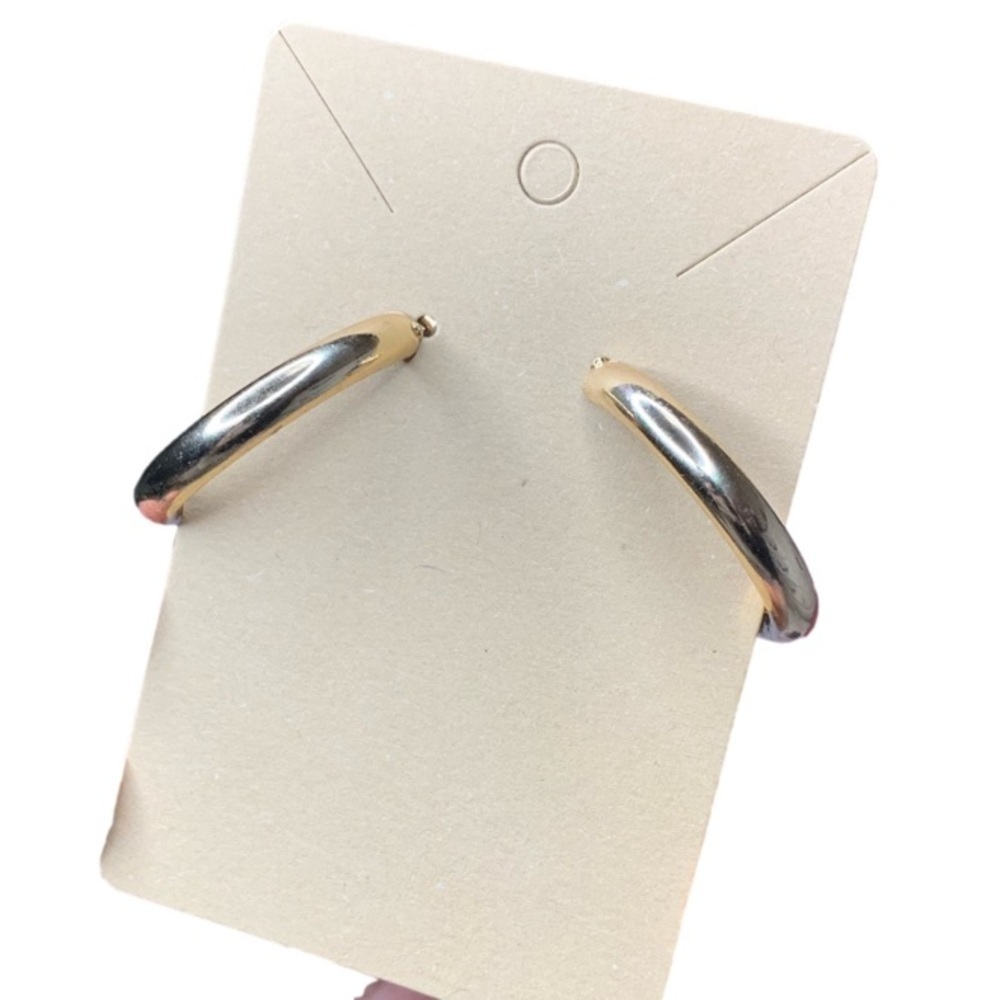 Medium gold hoops